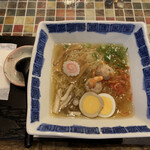 たまゆら - 海老なご味麺（￥950）
      カウンターもカッコいい！