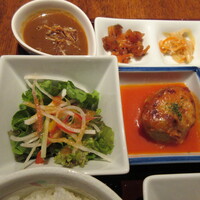 グリル満天星 麻布十番 新宿店 - 左上カレー 下がってロールキャベツ グリル満天星 麻布十番 新宿店 - 左上カレー 下がってロールキャベツ