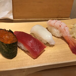 Tsukiji Sushi Iwa - まぐろ、いくら、いか、甘海老、玉子