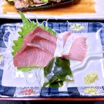 十八番 - 天然ブリ刺し、牛肉焼き、揚げ茄子定食。¥950。