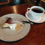 グライナリーズコーヒースタンド - ベイクドチーズケーキセット950円