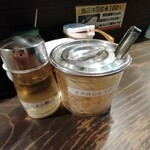 家系ラーメン クックら - 酸味は立たない特製ラーメン酢が増えていました！右は個人的に家系ラーメン屋の卓上調味料では大好きなきざみしょうが。少しの酸味＆甘みのある生姜漬。