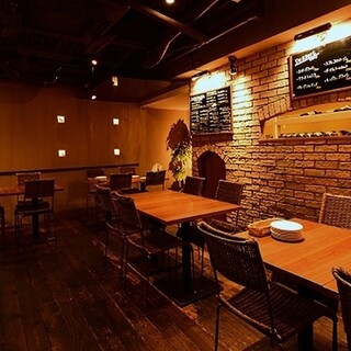 狭すぎず広すぎない、ちょうどいい空間で食事を楽しめます