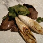 焼肉 喰心 - 黒タンの切り落とし  1枚1枚食感が異なって美味しい✨