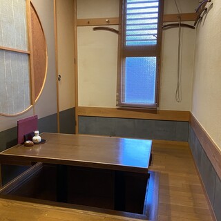 当店はカウンターを除き全部屋完全個室となっております。