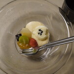 厨翠山   - 塩バニライアス、フルーツ添え　牛乳のエスプーマ