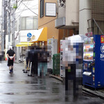 ラーメン二郎 - 後姿が助手さん