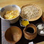 Teuchi Soba Fuurin - ◆小そば（並粉そば）＋玉子丼(880円：税込）・・お蕎麦は「もり」か「かけ」を選べますので「もり」で。