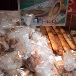 イスズベーカリー - トレロン山積み