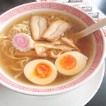 幸楽苑 - しじみエキス入り醤油らーめん400円ネギ抜き+半熟煮卵110円