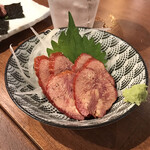 肉の殿堂と出世料理 北斎 - ＊燻製馬タン（¥450）