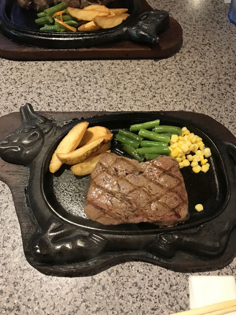 肉肉88 どうもMです！('◇')ゞ 今回は上赤肉ステーキ400gを食べました