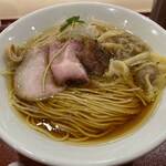 麦と麺助 - 比内地鶏とホロホロ鳥の蔵出し醤油そば