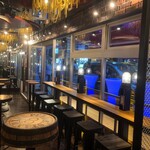 パブリックスタンド - 窓際カウンテー席