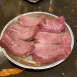 Taishuu Horumon Yakiniku Jun - 厚切りのタンは基本的です(-Ω-)ｴｯﾍﾝ