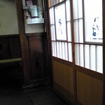 翁そば - 店内出口