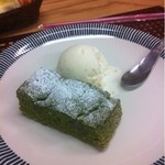 Otsu - お茶屋さんの抹茶ケーキとアプリコットのシャーベット♫