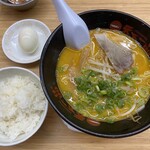 Tenka Ippin - 京都白みそラーメンと、定食のライスと、殻をむいた無料の玉子