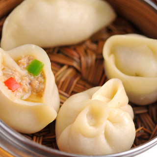 The traditional [Lauben Gyoza / Dumpling] restaurant recommends the ``Steamed Gyoza / Dumpling''