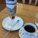 クリクリ - 栗とぶどうのパフェ¥1050
      ~2020.10.12