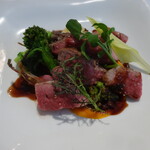 ビストロ ダイア - タスマニア島産仔羊のロースト 北海道産行者ニンニクの赤ワインソース