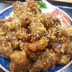 鳥の唐揚げセットの唐揚げ