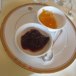 メインダイニングルーム - パン用の”ジャム”が２種類