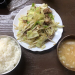 居喰処 光 - 2020/10/09
      日替り 野菜炒め定食 500円
      ✳︎小鉢は角煮