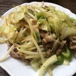 居喰処 光 - 2020/10/09
      日替り 野菜炒め定食 500円
      ✳︎小鉢は角煮
