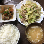 居喰処 光 - 2020/10/09
      日替り 野菜炒め定食 500円
      ✳︎小鉢は角煮