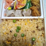 崎陽軒 - 炒飯弁当 890円(税込)(2020年8月29日撮影)