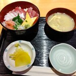 庄や - 【2020.10.9(金)】日替わりワンコイン丼(海鮮丼)500円
