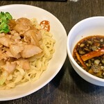 魁 肉盛りつけ麺 六代目 けいすけ - 