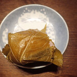 御菓子処　九十三庵喜久知 - 桜餅　オーソドックスな形、フォルム、そしてあじわいも一般的なのだけど、おいしいのミャ