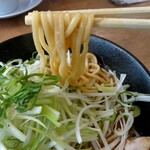 背脂醤油ラーメン まる星 - 麺リフトアップ