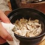 馬車道 大かわ - 鮭と松茸ごはん