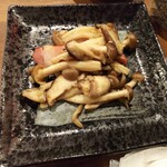 金町製麺 - キノコとベーコン炒め