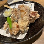 地下だけど入ったら雰囲気が良くて料理人がしっかり食事を作ってお酒もたくさんあって楽しいお店。ごんべえ - 