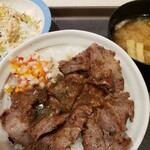 松屋 - ステーキ丼サラダ　850円