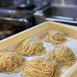 自家製麺中華そば 裕喜庵 - 料理写真:中華そば、塩らーめんは、中太麺です