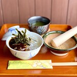 きのした - チロミソ酢のところてん　チロミソ甘味噌で食べる初体験のところてん！自分でスリスリした胡麻をかけてお召し上がりいただきます。