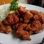 力食堂 - 数えてみると唐揚げ15個？はある…。