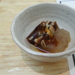 美味いもん処 手八 - 今日のお通しは穴子の煮こごりナリ(￣ー+￣)ｷﾗﾘ