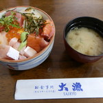 お食事処 大漁 - 海鮮丼