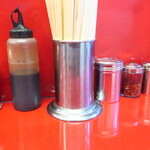 ラーメン二郎 - 卓上調味料