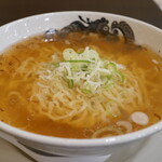 食堂 はせ川 - 焦がしネギを使い始めた模様。スープの塩梅はかなりの濃いめ