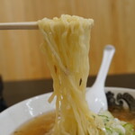 麺は喜多方ではスタンダードとなる製麺所の中〜下ランク程度