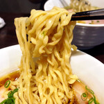 櫻井中華そば店 - 焼豚中華そば(醤油)、麺リフトアップ