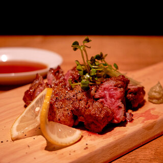 当店自慢の肉料理が勢ぞろい！SNS映えにも◎