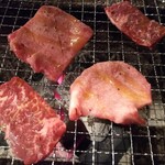 Akamito Horumon Yaki Nonki - 